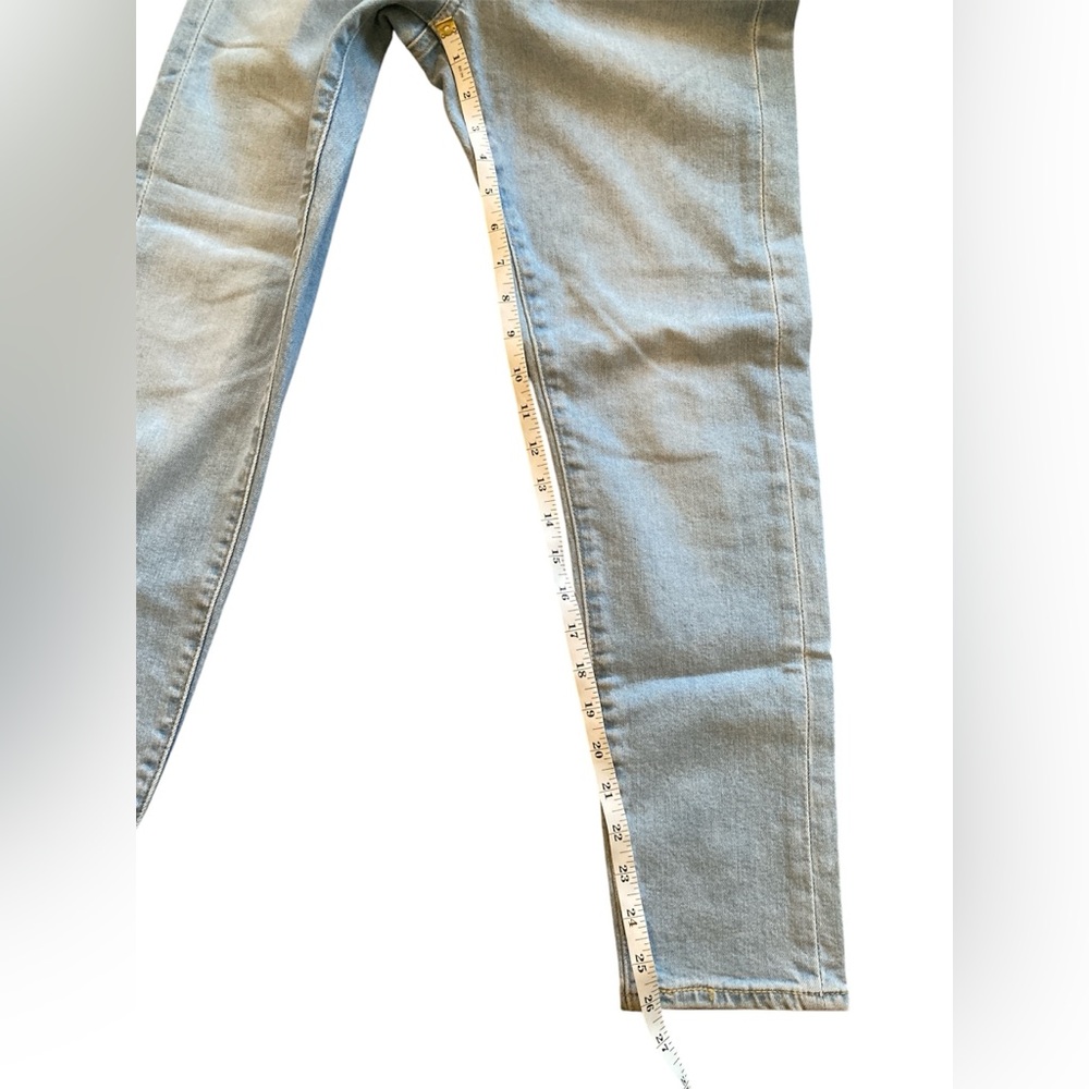 Levi's Wedgie Skinny Button Fly Jeans. Size 28. EUC - Picture 9 of 11